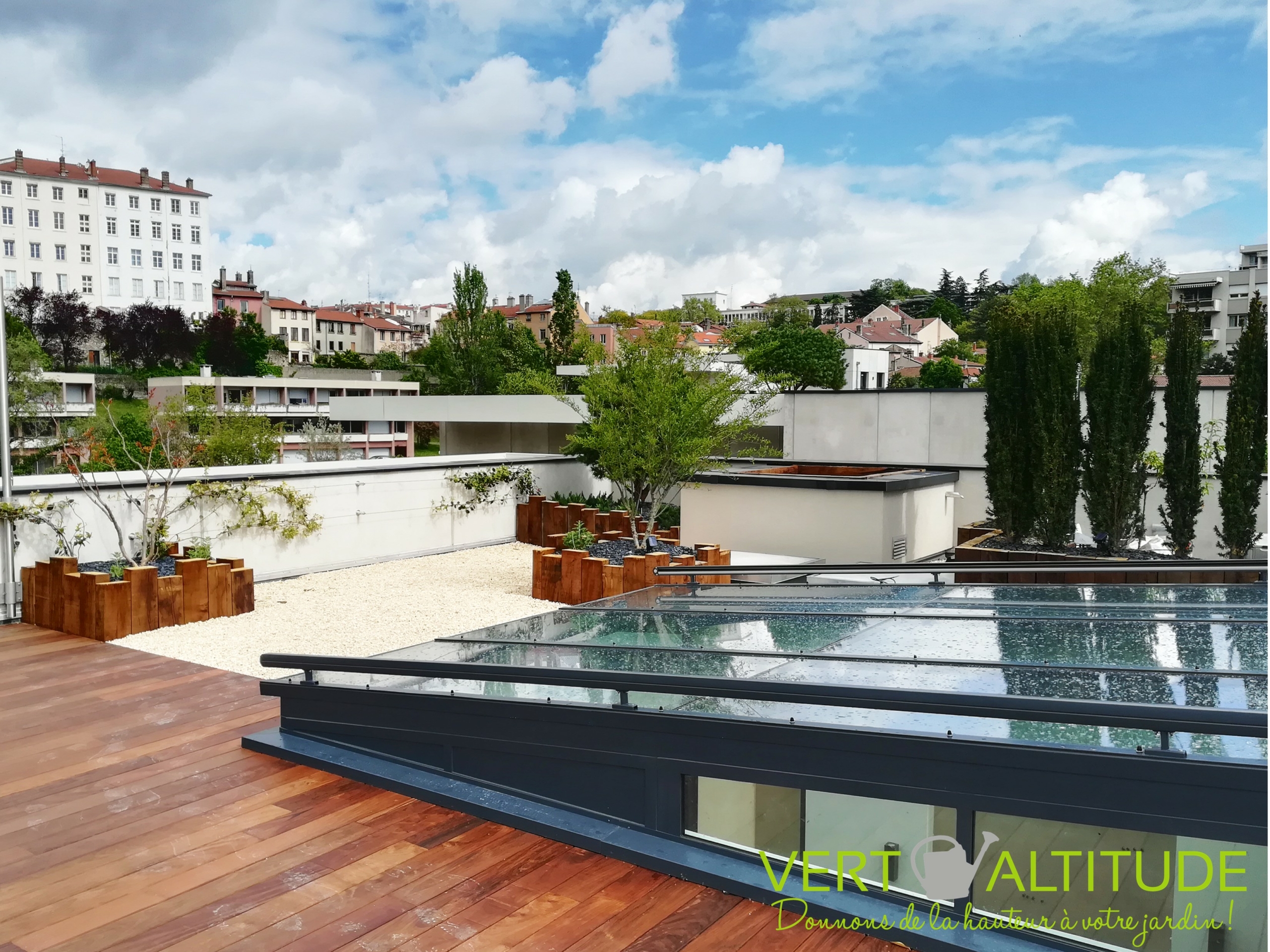 Rooftop solarium avec plantations bordures et paillage minéral pour un particulier à Lyon VA