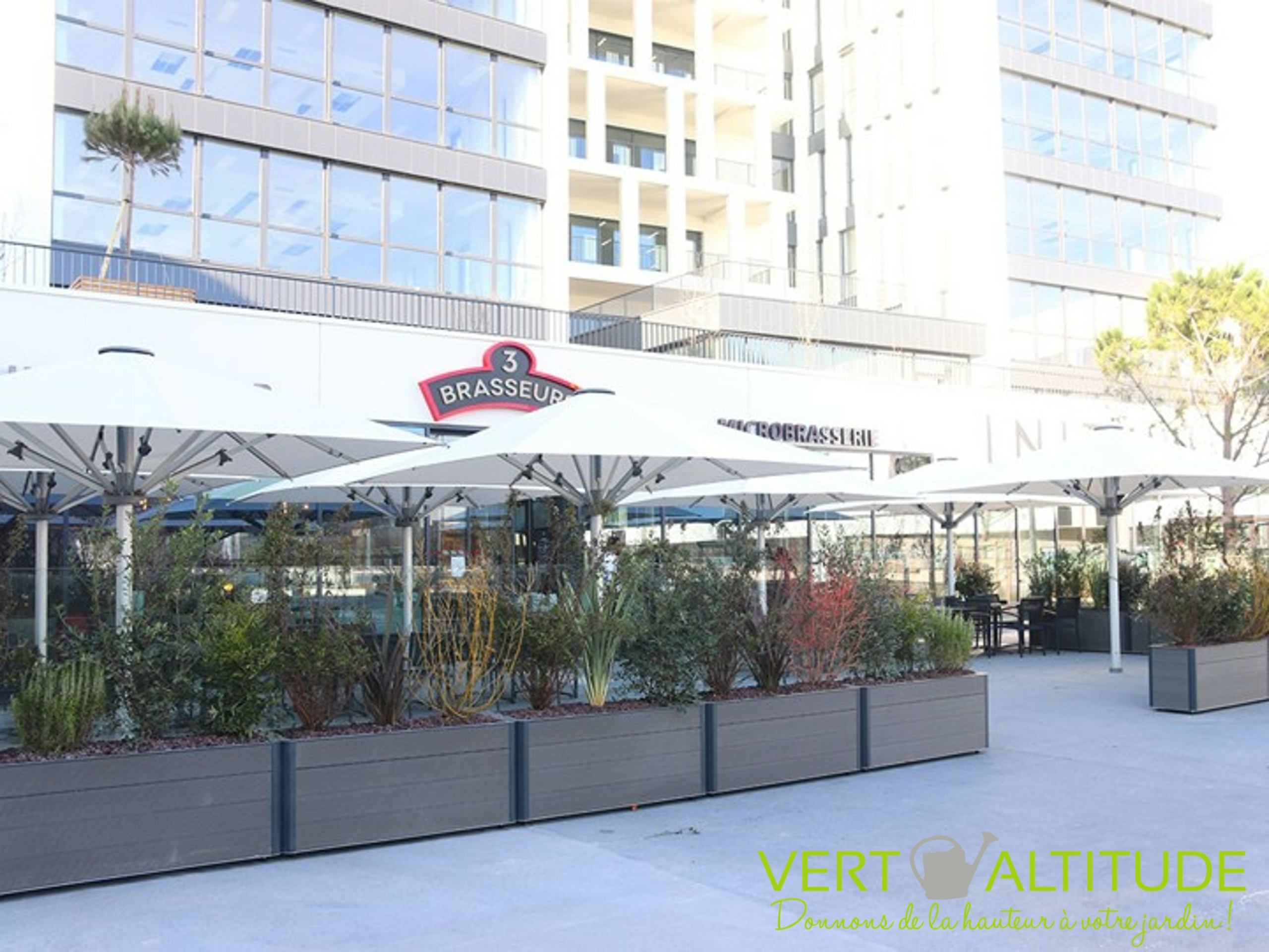 Terrasse restaurant Trois brasseurs Venissieux Vert Altitude Paysagiste